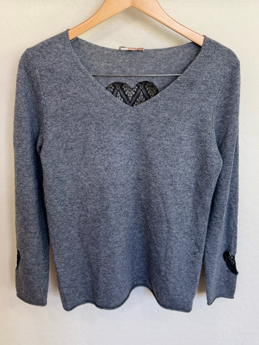 Kier + J Cashmere Wool Gray V Neck Heart Lace Knit Sweater Size Large EUC
